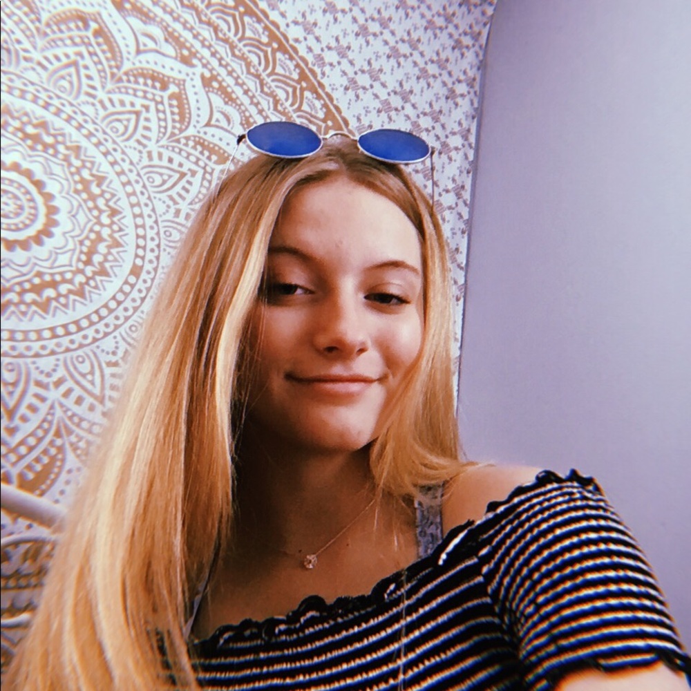 Meet your Posher, Desiree